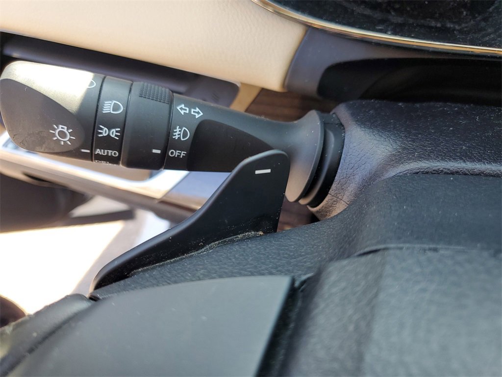 Used 2015 Toyota Avalon Limited image 29