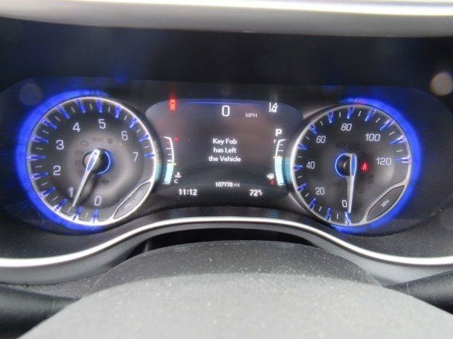 Used 2023 Chrysler Pacifica Touring FWD image 13