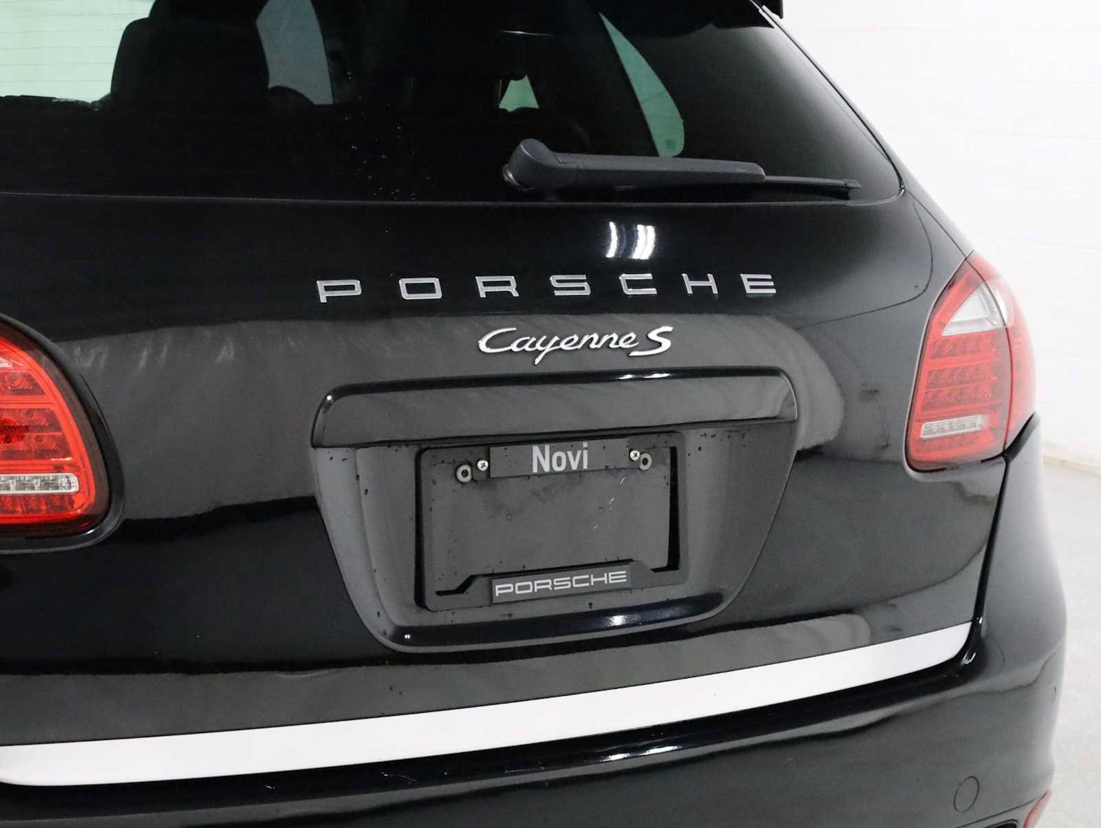 Used 2014 Porsche Cayenne Platinum Edition AWD/4WD image 8