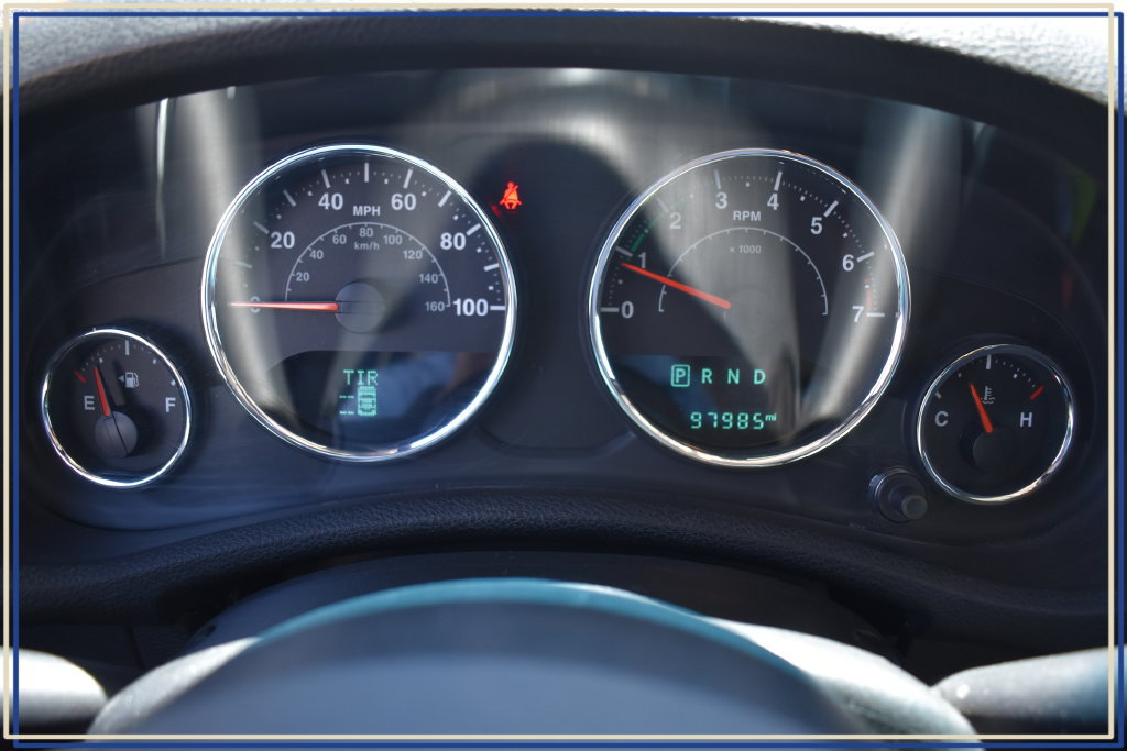 Used 2018 Jeep Wrangler Unlimited Sahara w/ Connectivity Group AWD/4WD image 31