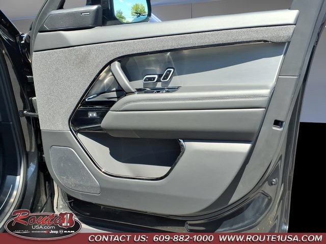 Used 2025 Land Rover Range Rover Sport SE AWD/4WD image 30