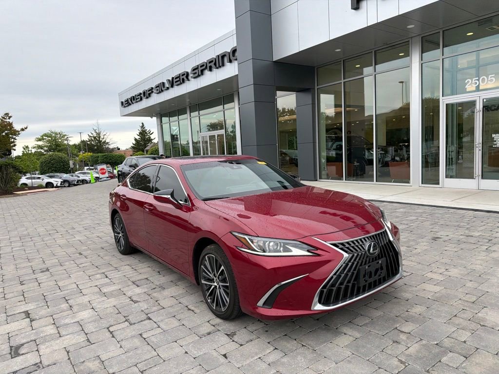 Used 2025 Lexus ES 300h w/ Premium Package FWD image 2