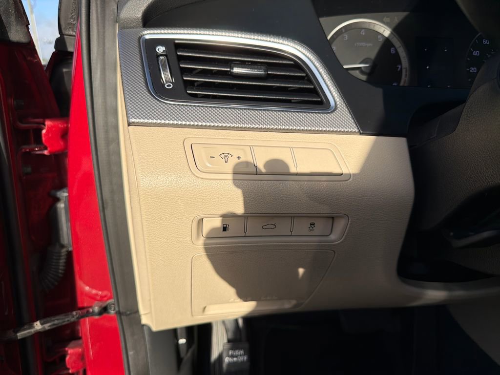 Used 2015 Hyundai Sonata SE w/ Cargo Package image 30