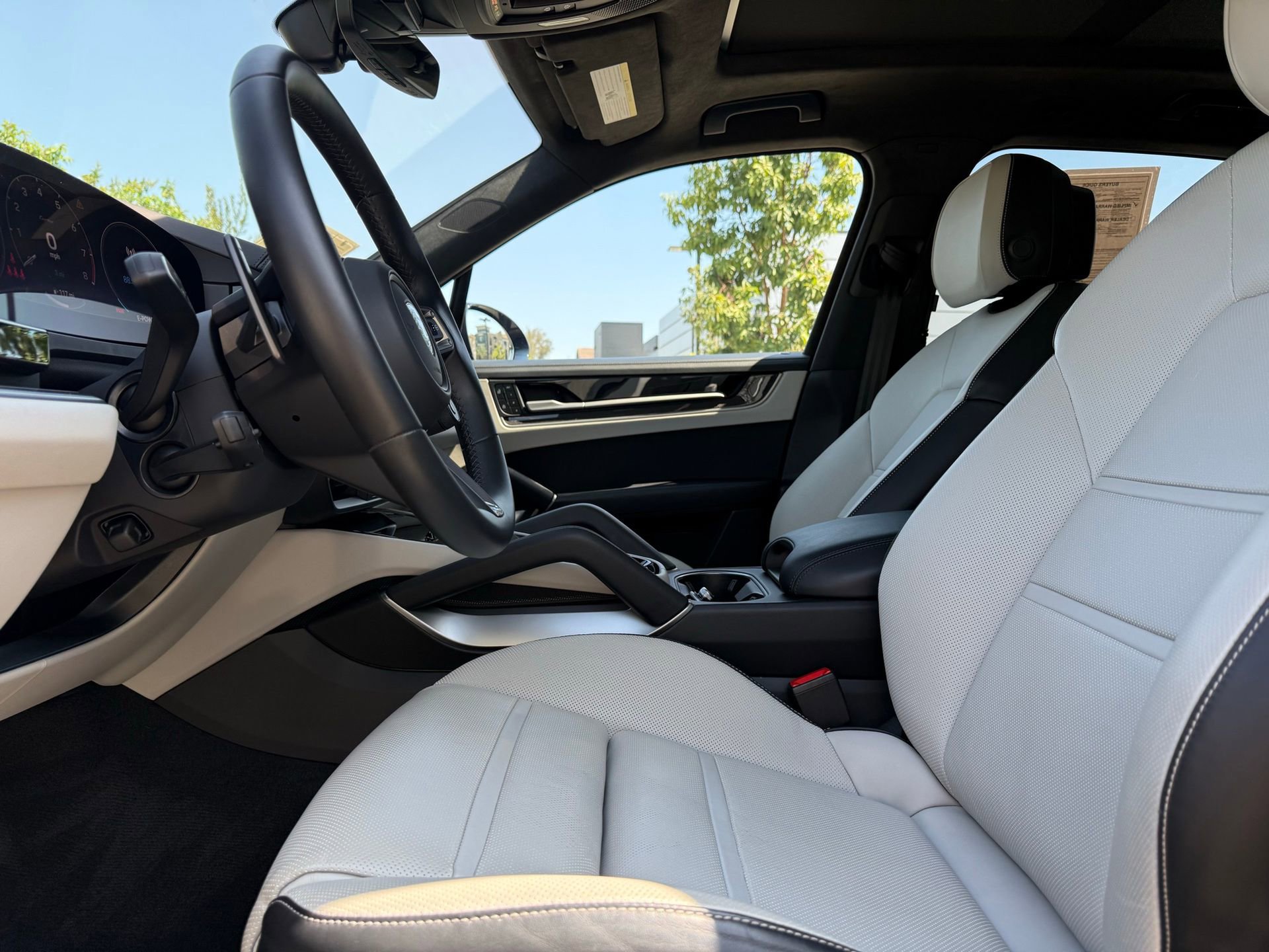 Certified 2025 Porsche Cayenne Turbo image 13