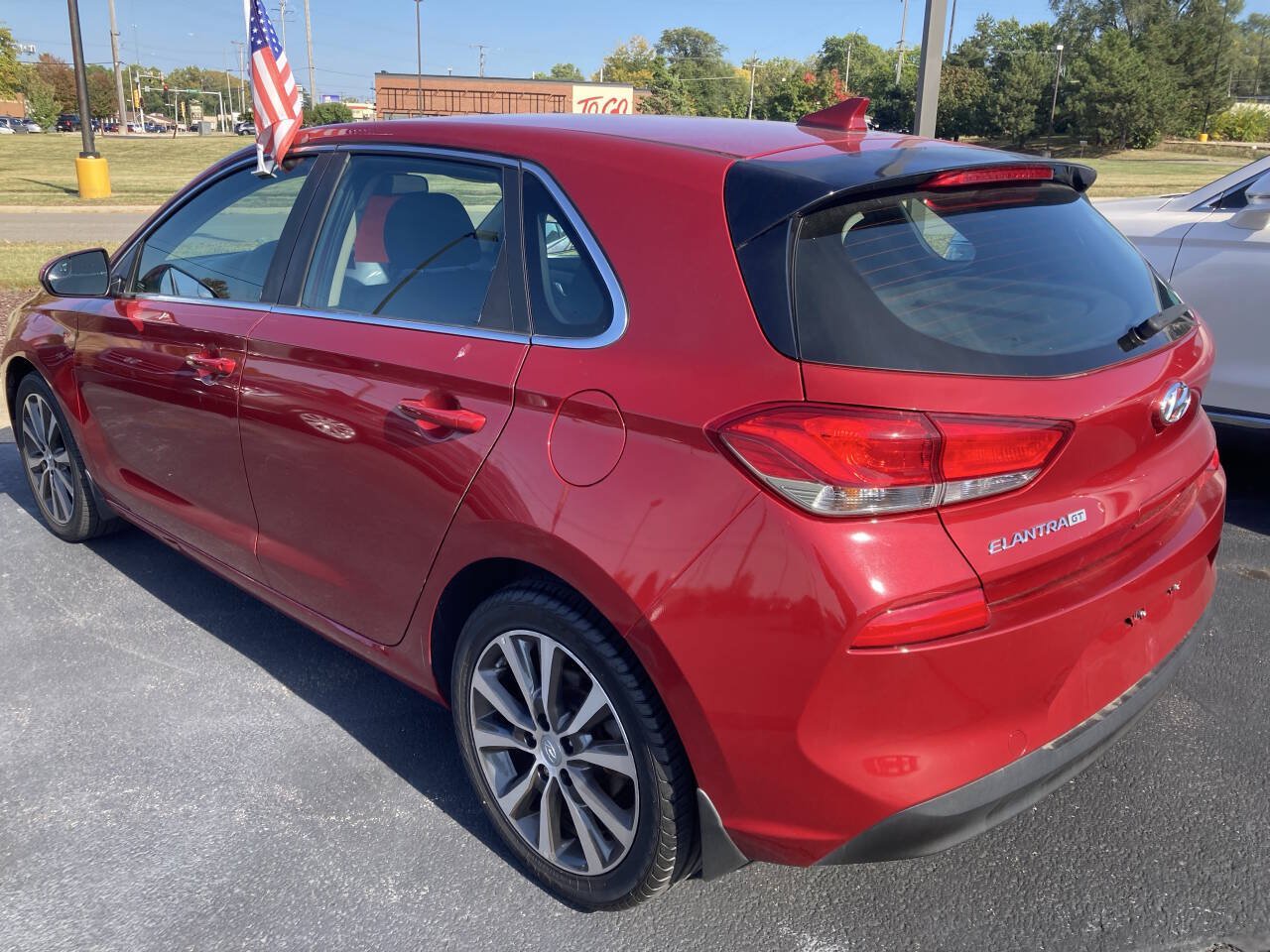 Used 2020 Hyundai Elantra GT FWD image 5
