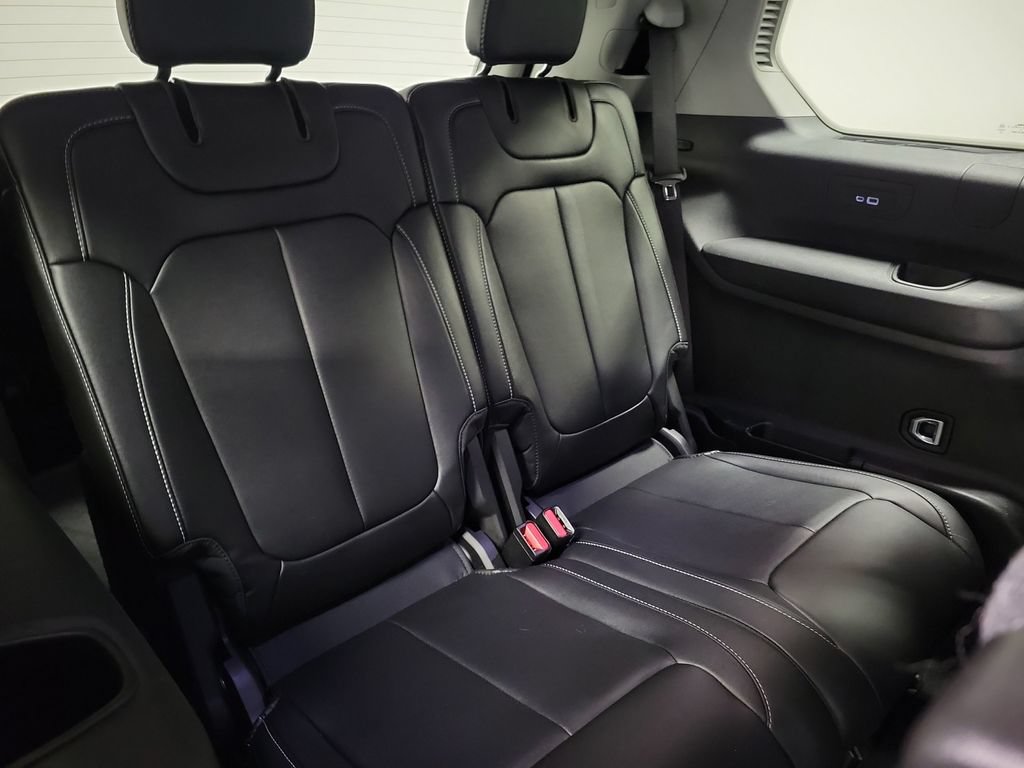 Used 2023 Jeep Grand Cherokee L Limited AWD/4WD image 34