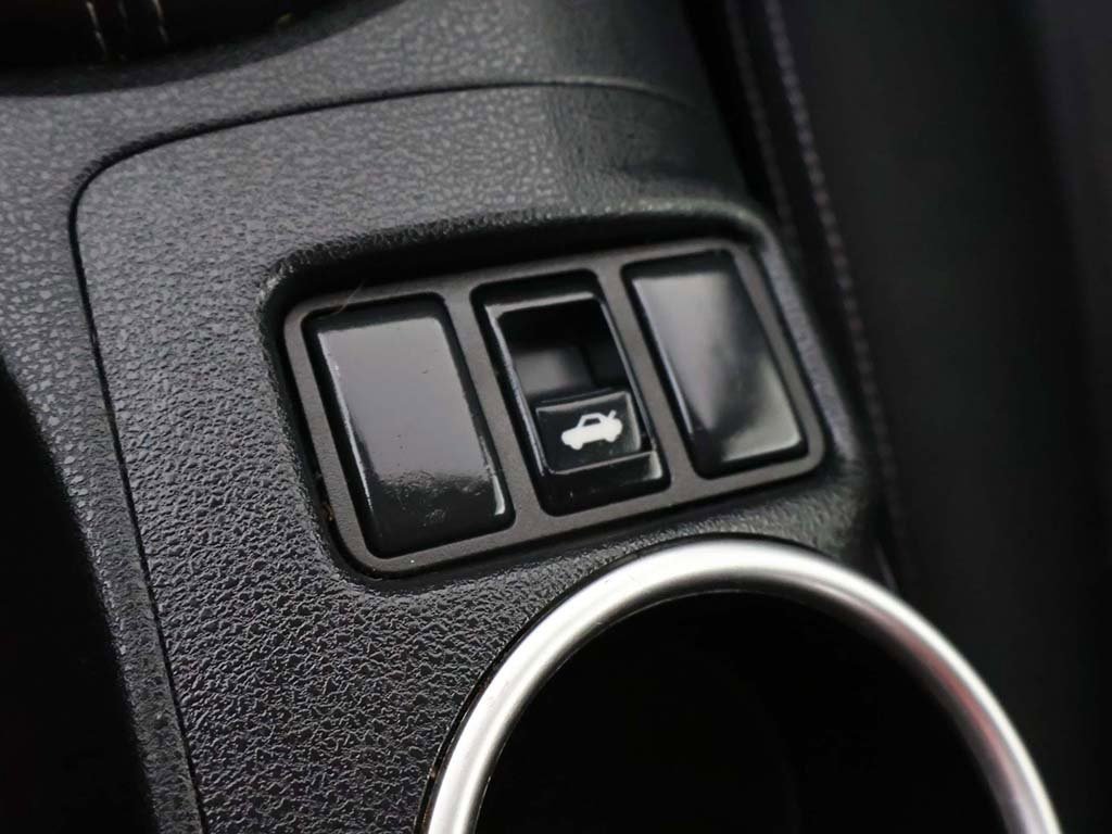 Used 2020 Nissan 370Z Coupe image 36