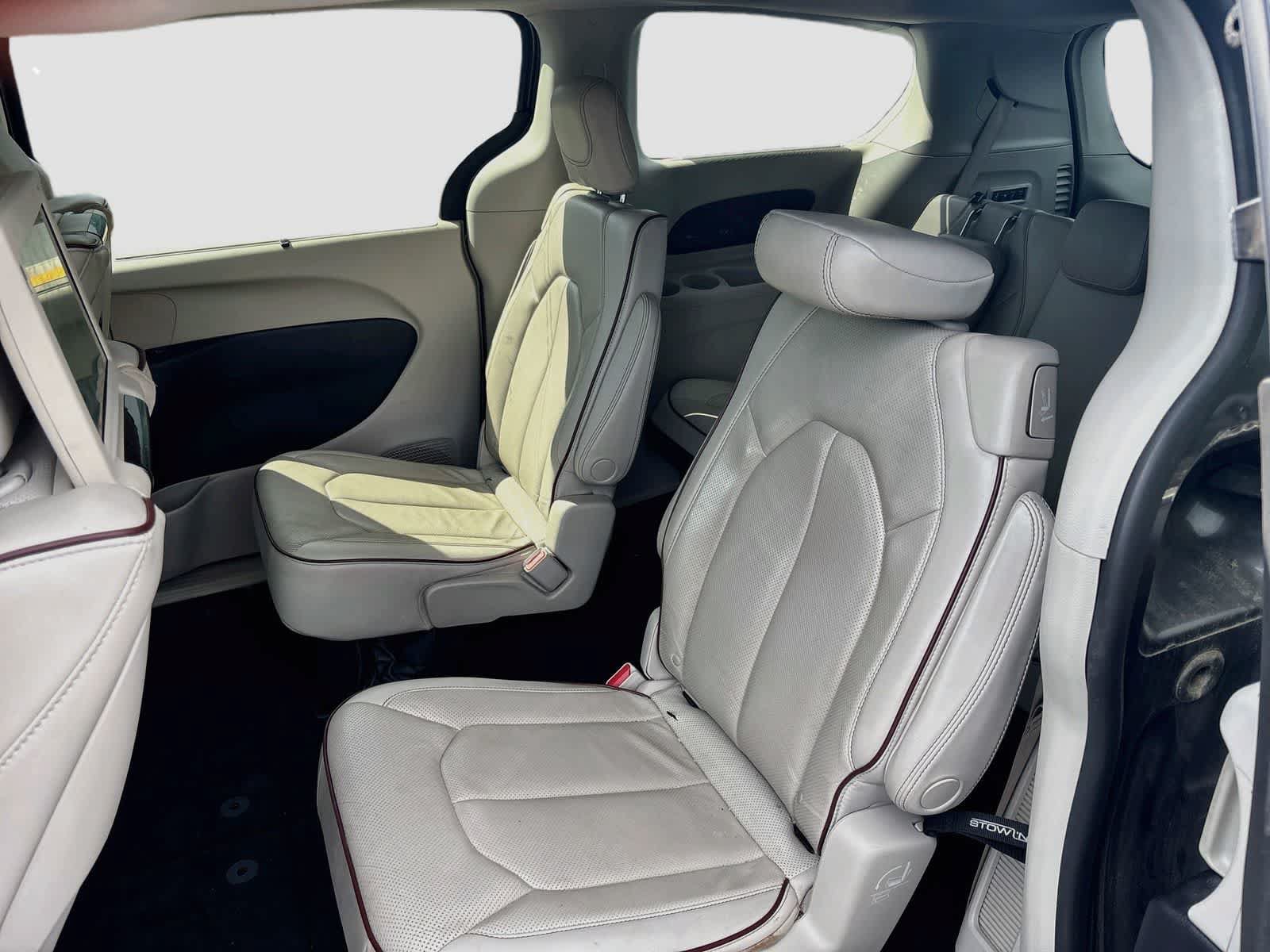 Used 2019 Chrysler Pacifica Limited w/ Tire & Wheel Group FWD image 25
