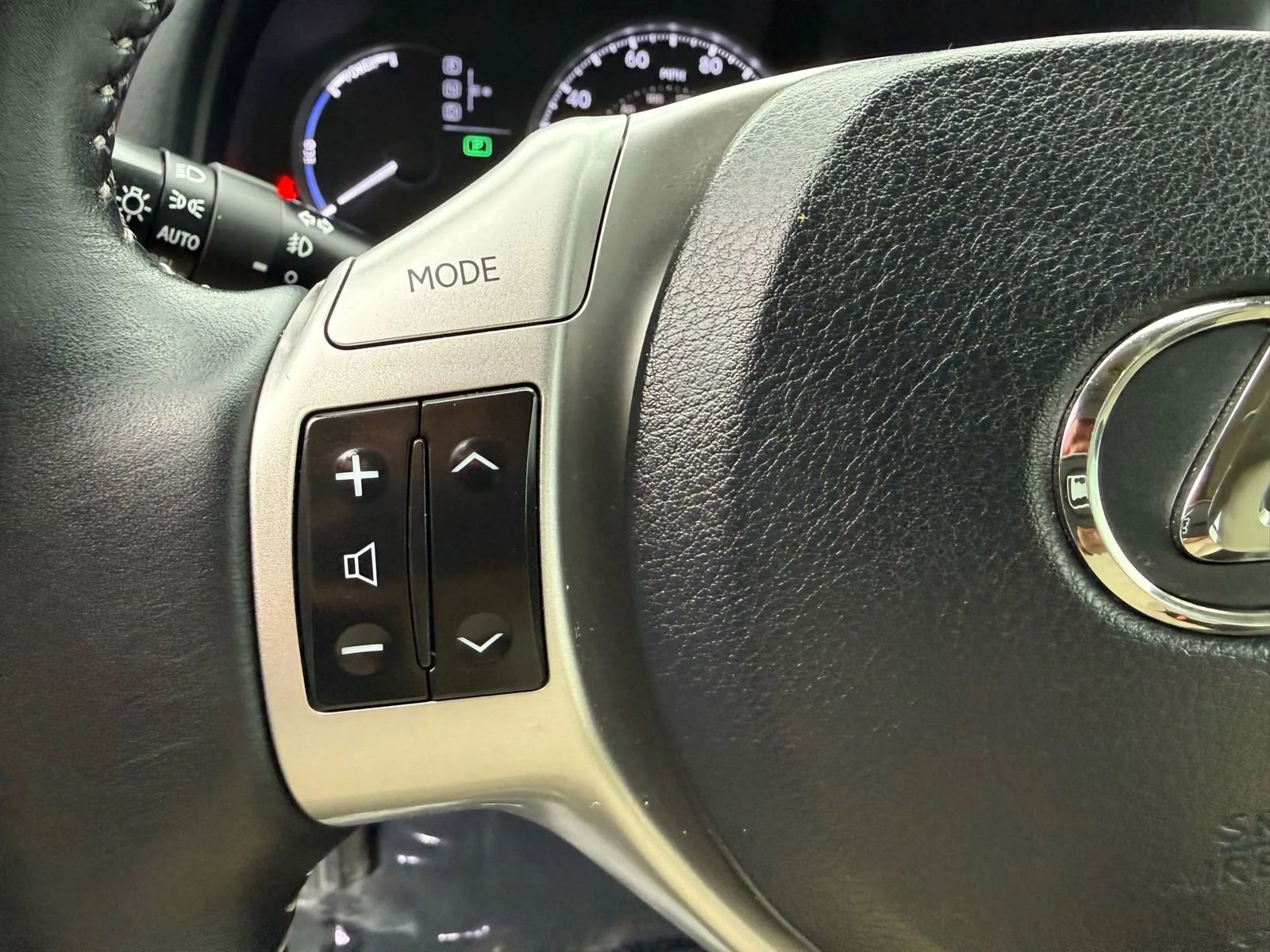 Used 2011 Lexus CT 200h Premium image 22