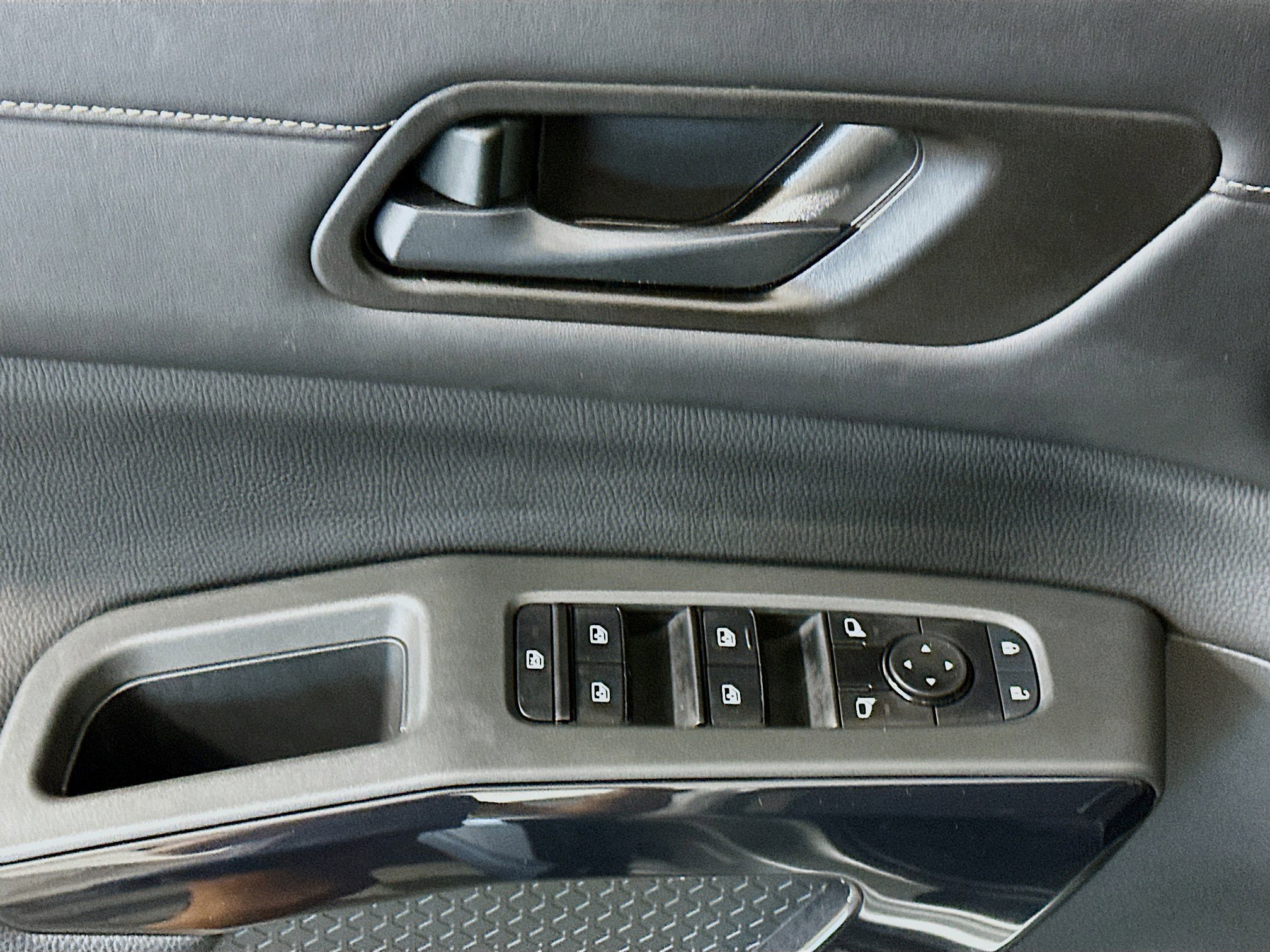 Used 2023 Nissan Pathfinder SV AWD/4WD image 15