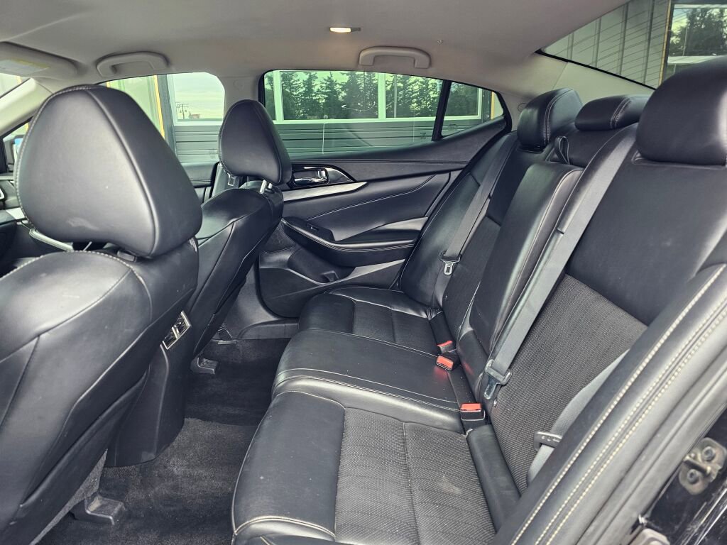 Used 2017 Nissan Maxima Platinum image 17