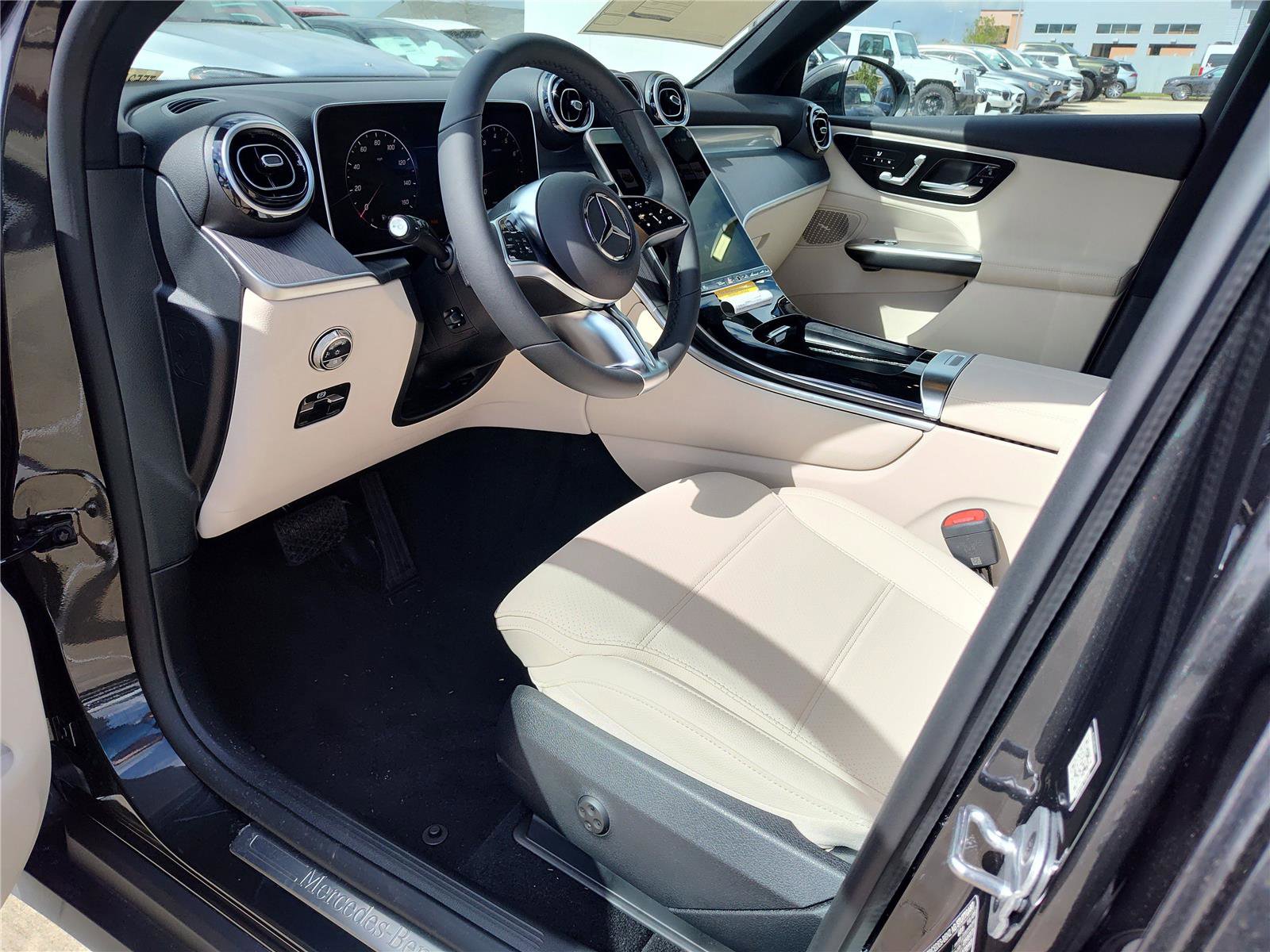 New 2026 Mercedes-Benz GLC 300 image 2