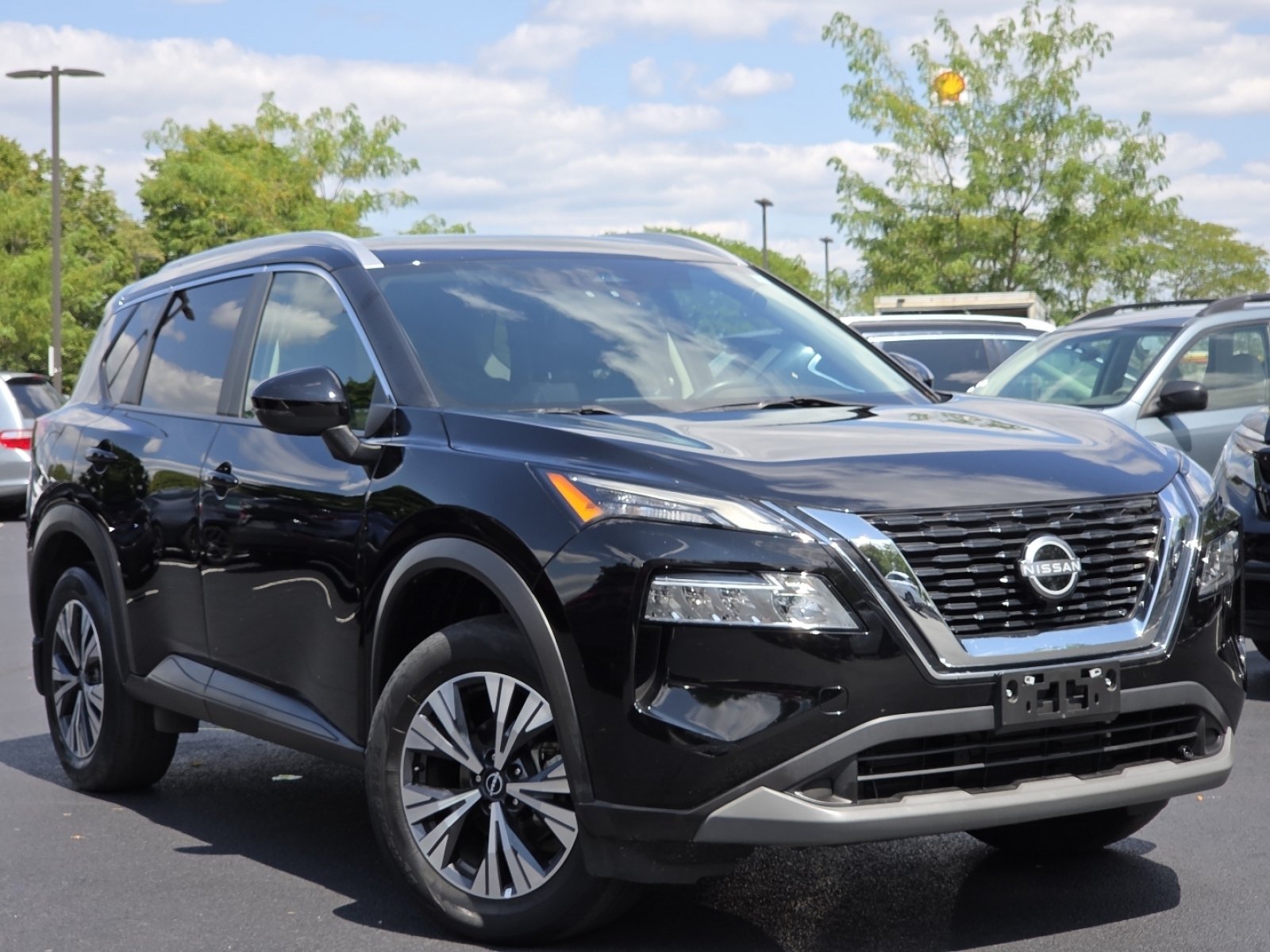 Used 2022 Nissan Rogue SV w/ SV Premium Package AWD/4WD image 2