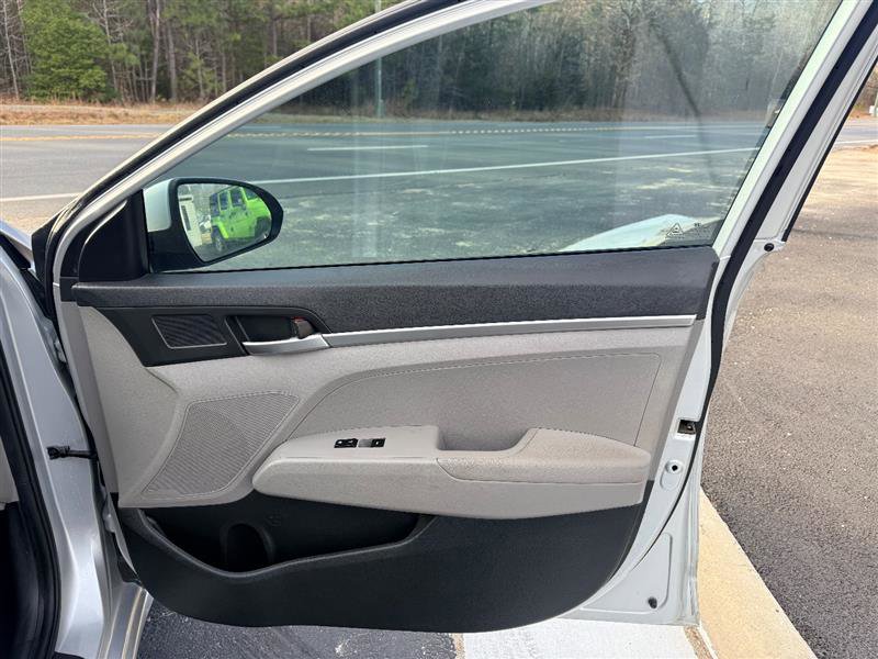 Used 2019 Hyundai Elantra SE image 14