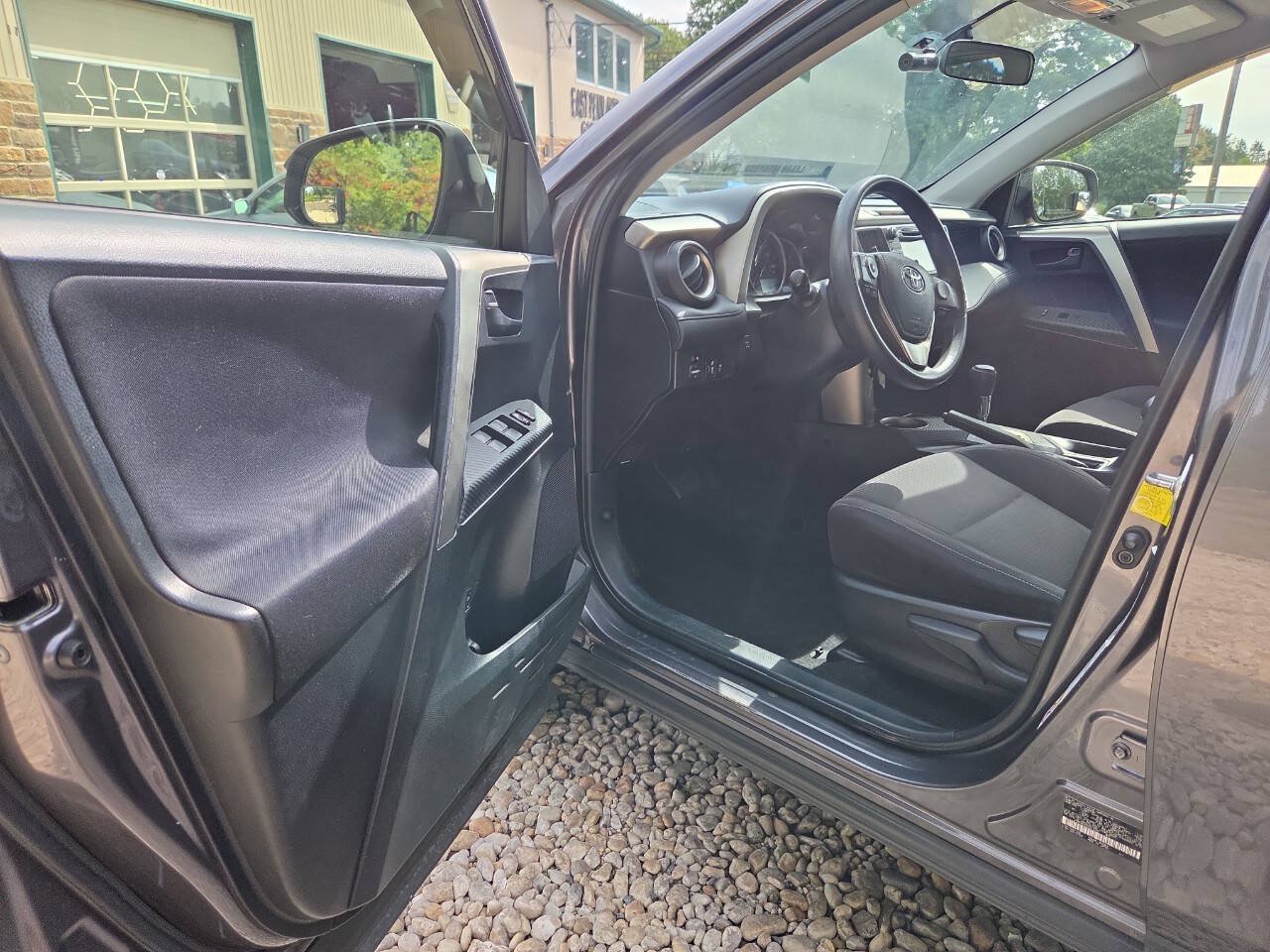 Used 2013 Toyota RAV4 XLE AWD/4WD image 10