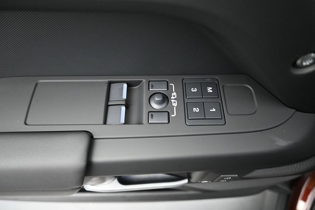 New 2026 Land Rover Defender 90 X-Dynamic SE AWD/4WD image 18