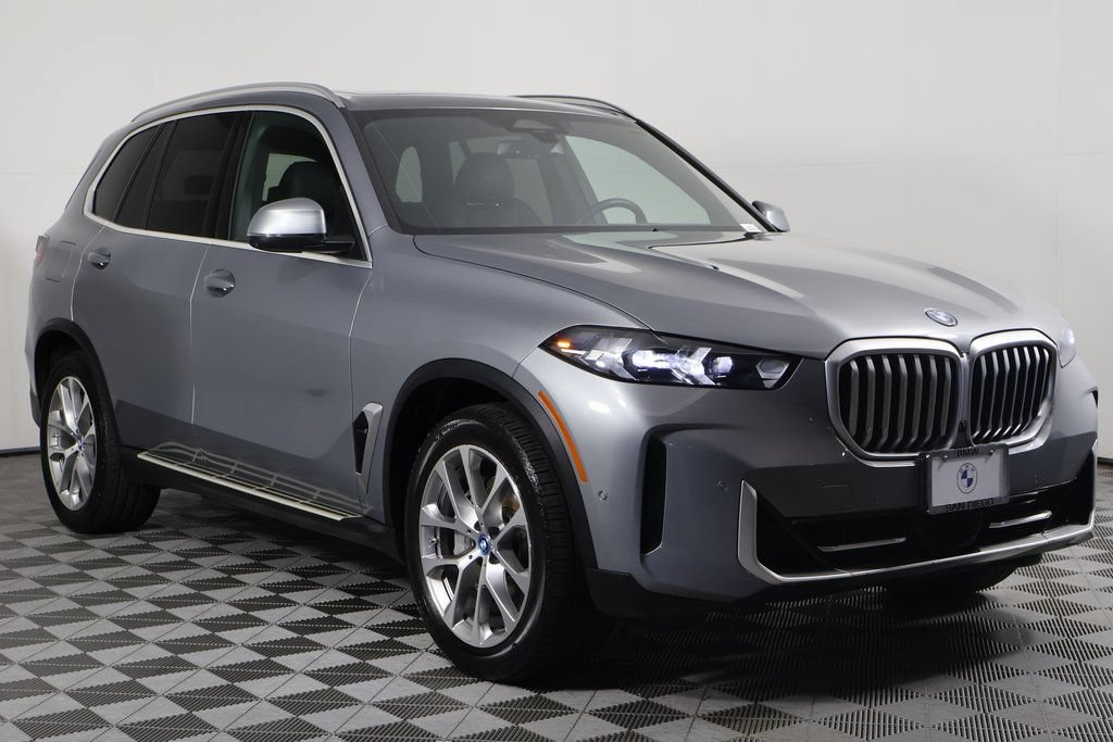 Used 2024 BMW X5 xDrive50e w/ Parking Assistance Package AWD/4WD image 3