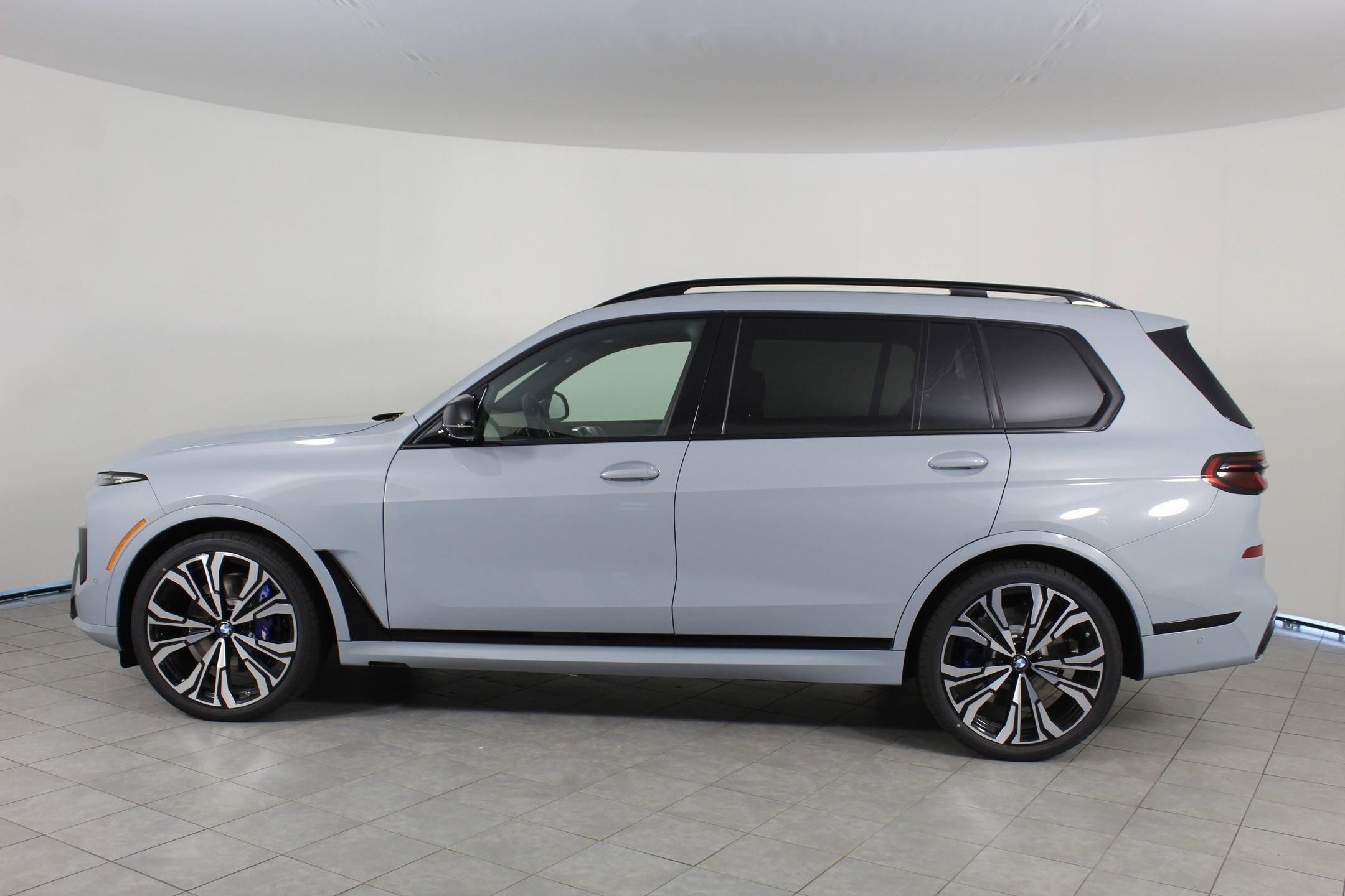 New 2026 BMW X7 M60i image 2