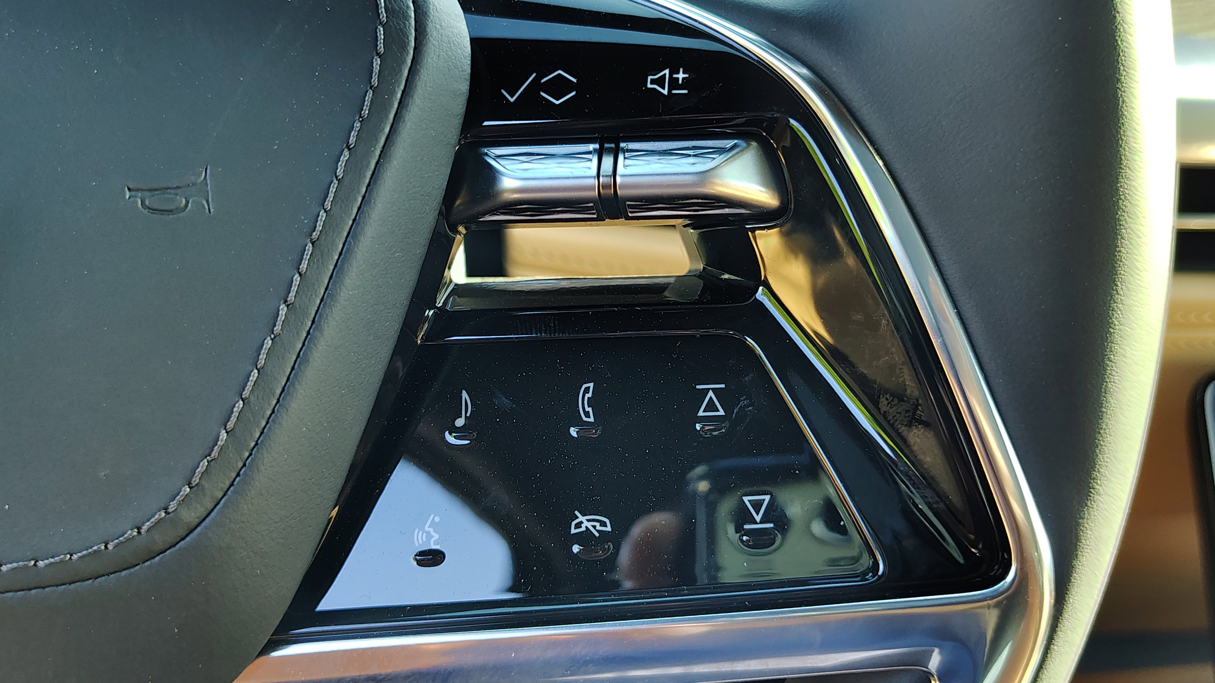 New 2025 Cadillac Escalade IQ Luxury 2 image 19