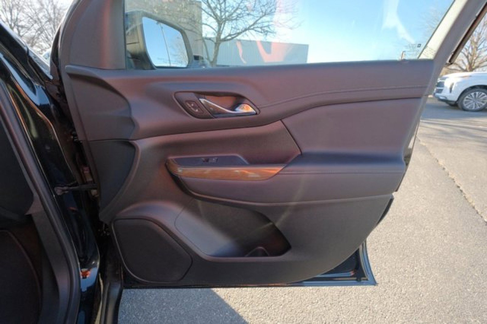 Used 2022 GMC Acadia SLE w/ Driver Convenience Package image 19