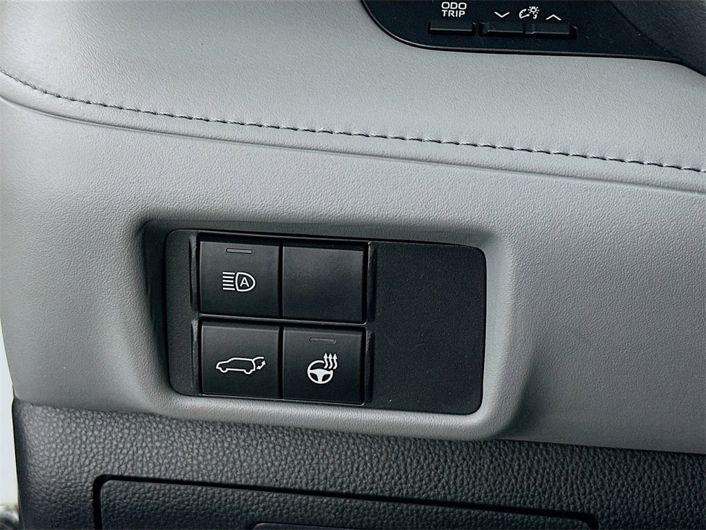 Used 2022 Toyota Highlander Limited image 10