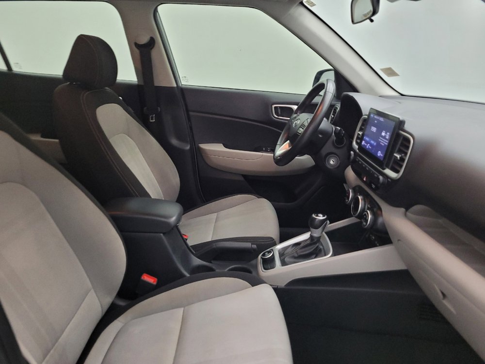 Used 2022 Hyundai Venue SEL image 21