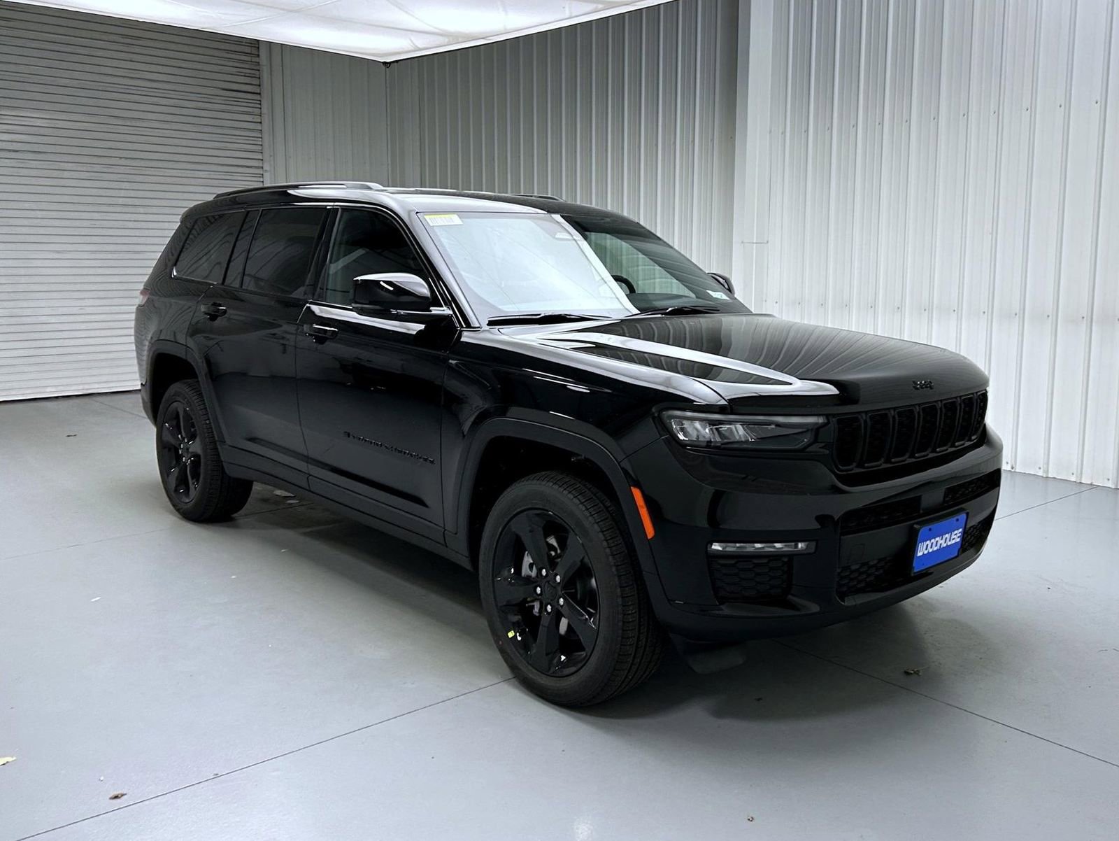 New 2025 Jeep Grand Cherokee L Limited w/ Black Appearance Package image 9