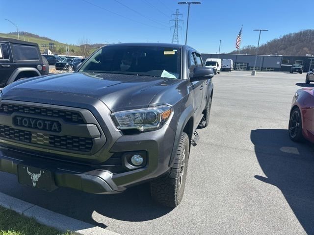 Used 2022 Toyota Tacoma TRD Off-Road w/ Black Out Package (TMS) image 9