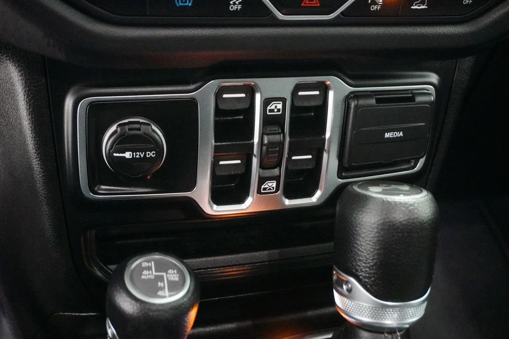 Certified 2025 Jeep Wrangler Unlimited Sahara w/ Safety Group image 27