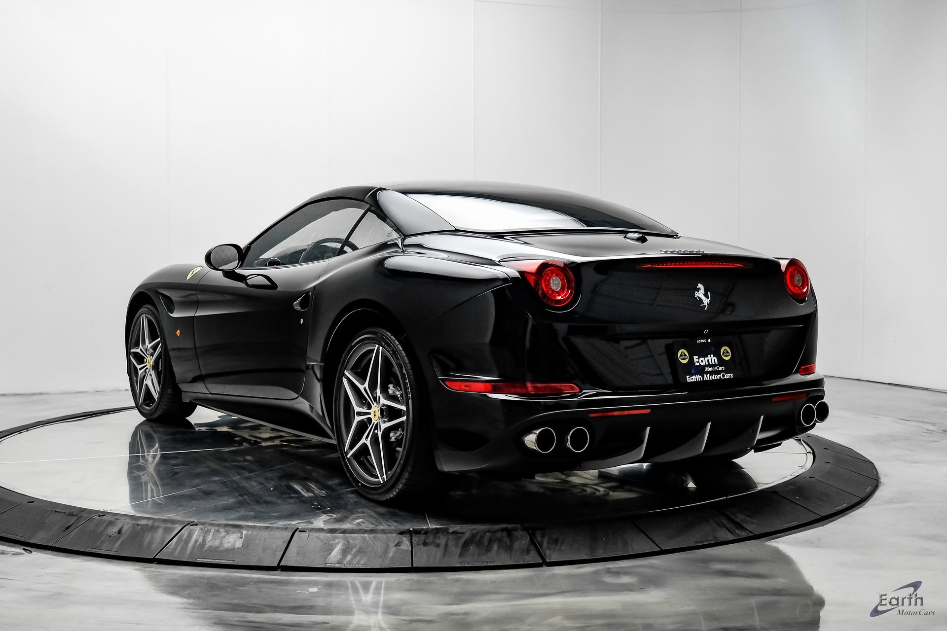 Used 2016 Ferrari California T image 10