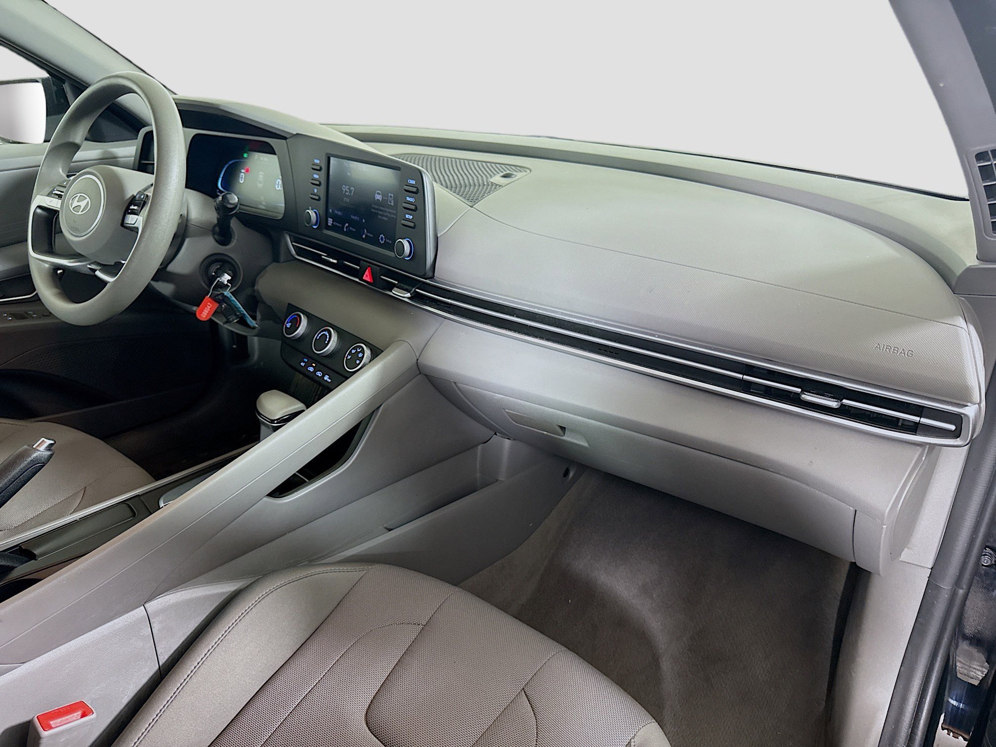 Used 2025 Hyundai Elantra SE image 29