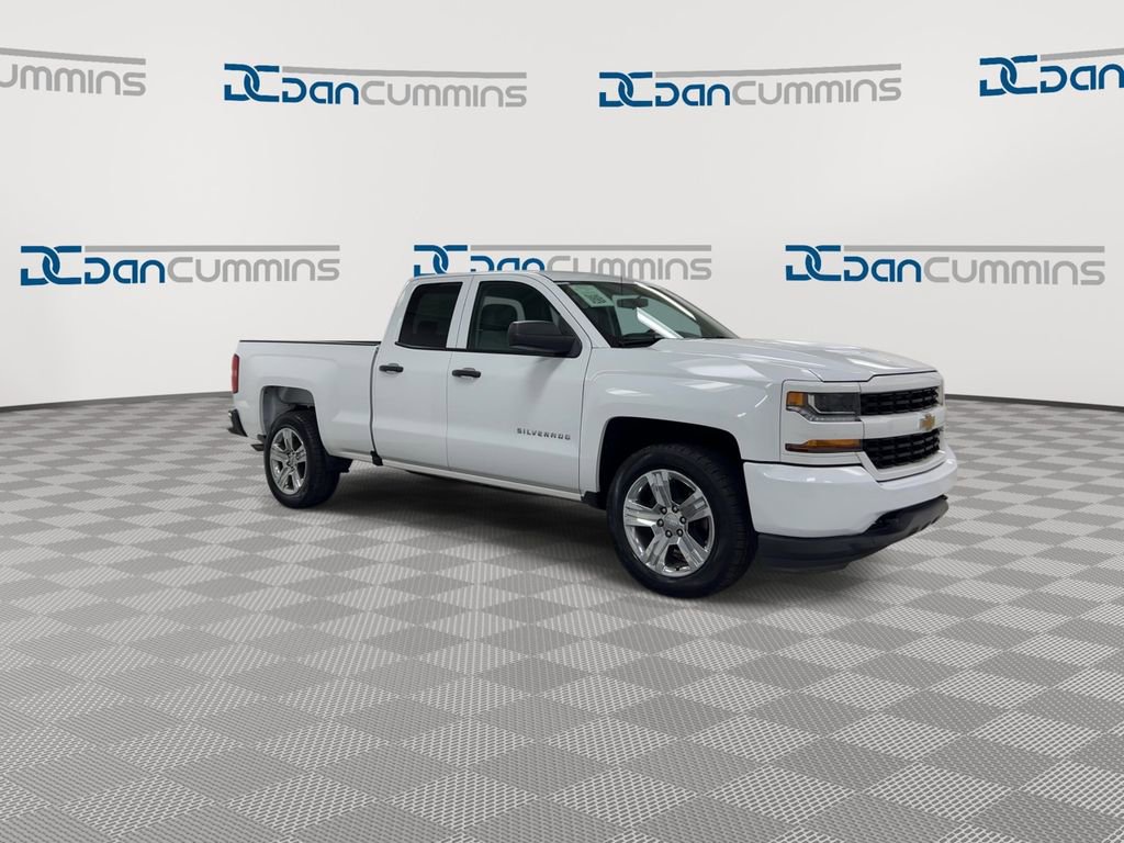 Used 2016 Chevrolet Silverado 1500 Custom w/ Custom Convenience Package RWD image 2