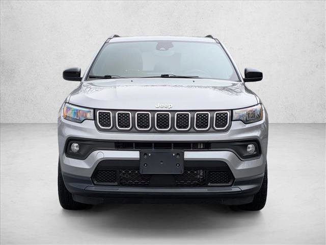 Used 2023 Jeep Compass Latitude w/ Sun and Sound Group AWD/4WD image 2