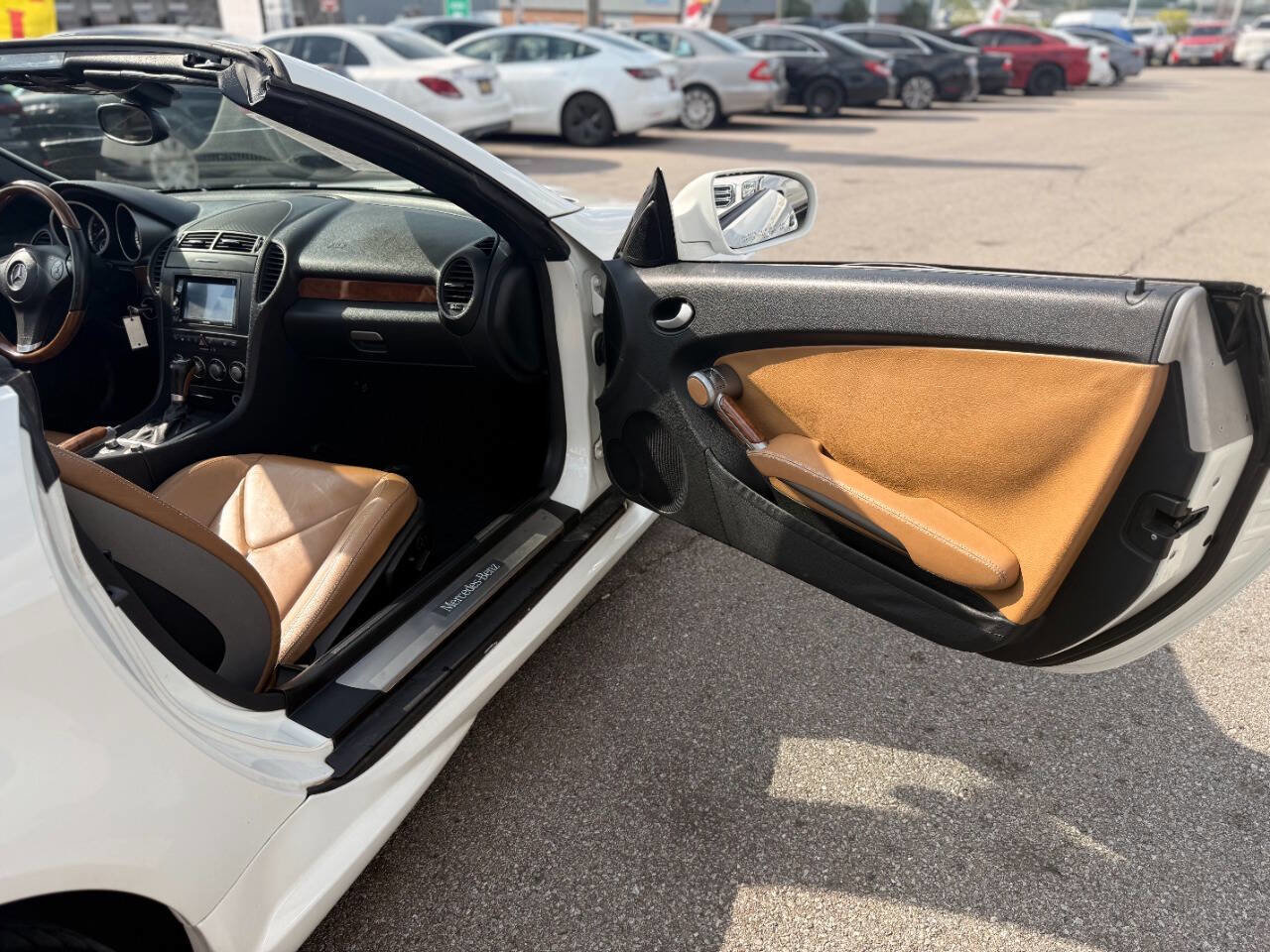 Used 2011 Mercedes-Benz SLK 300 image 23