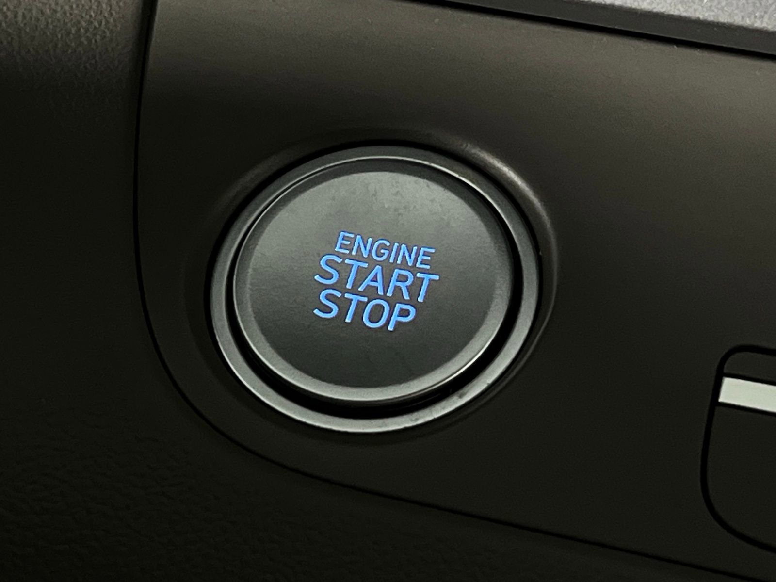Used 2025 Hyundai Elantra SEL image 21