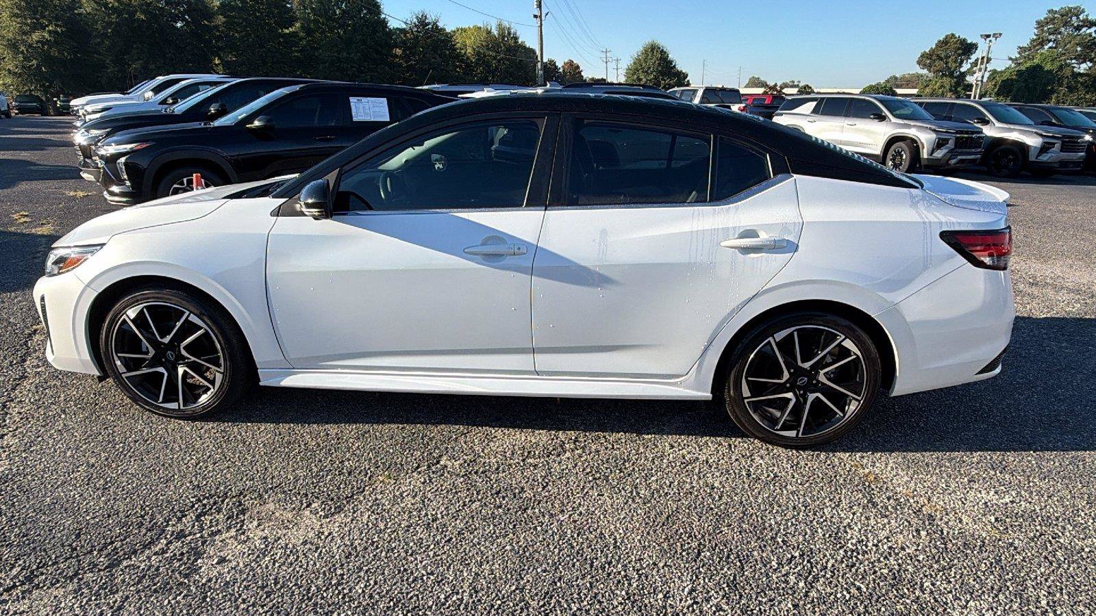 Used 2025 Nissan Sentra SR w/ SR Premium Package FWD image 12