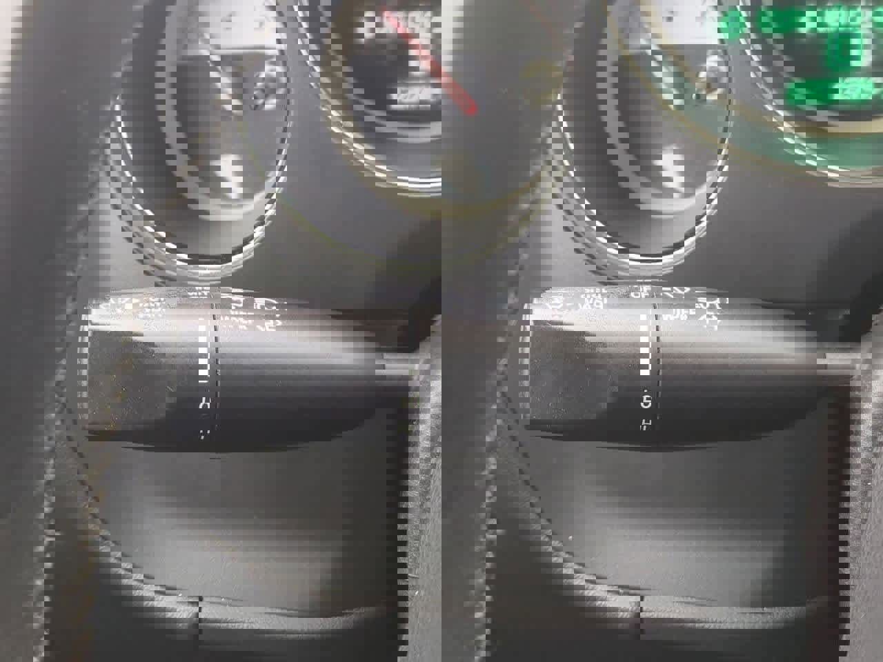 Used 2014 Dodge Challenger SXT image 22