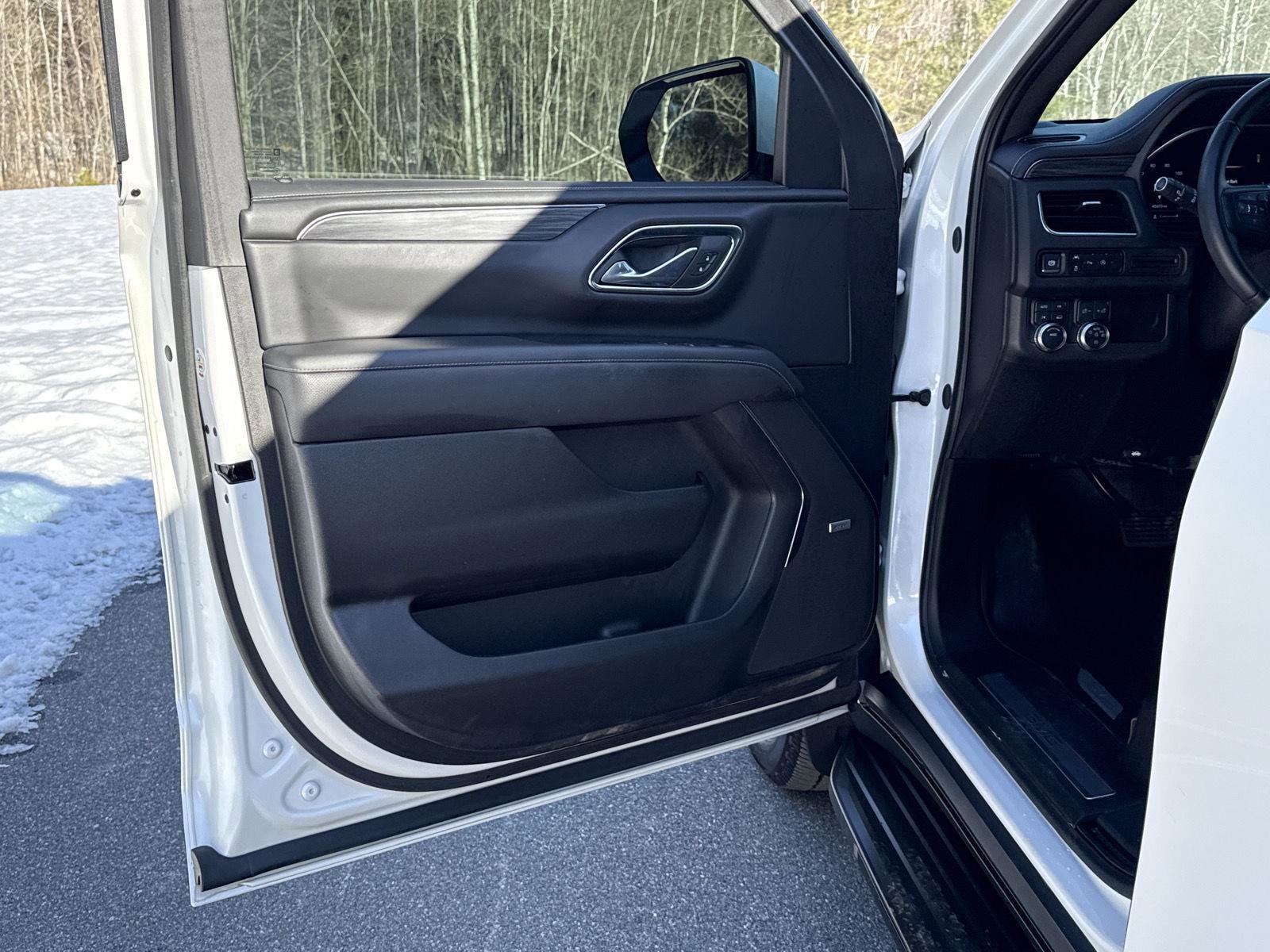 Used 2024 GMC Yukon XL SLT image 11