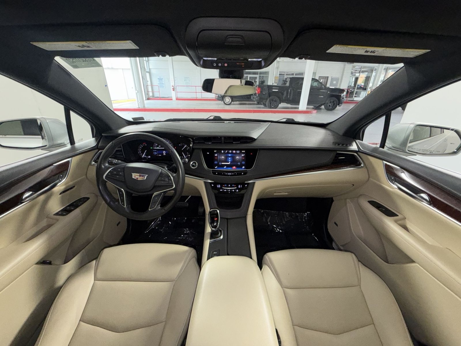 Used 2018 Cadillac XT5 Luxury w/ Driver Awareness Package AWD/4WD image 22