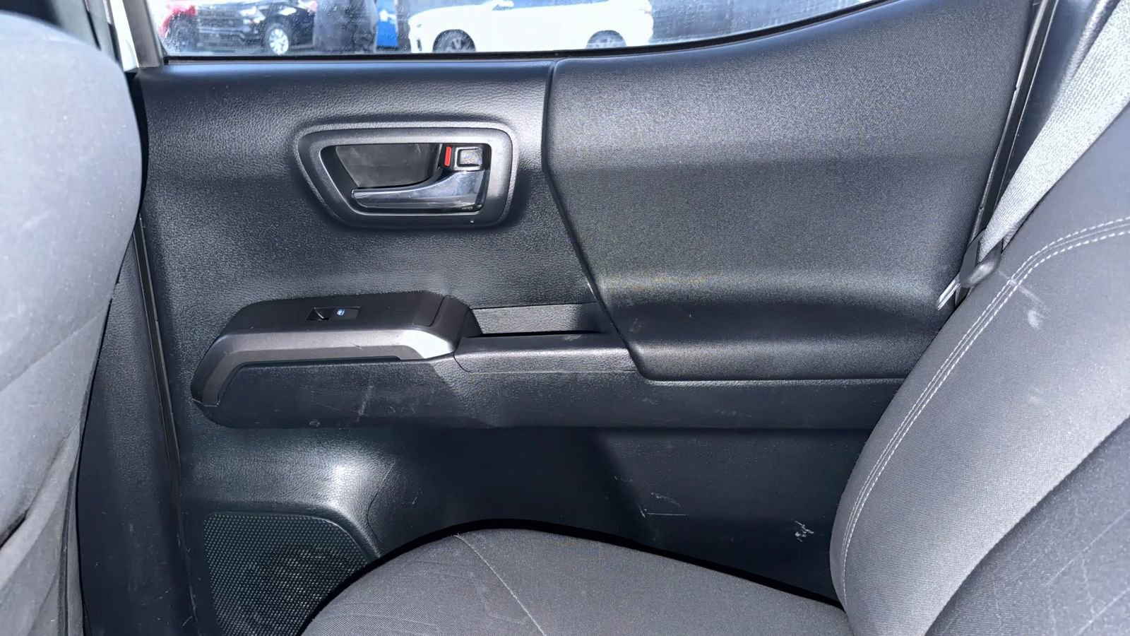 Used 2016 Toyota Tacoma TRD Sport image 28