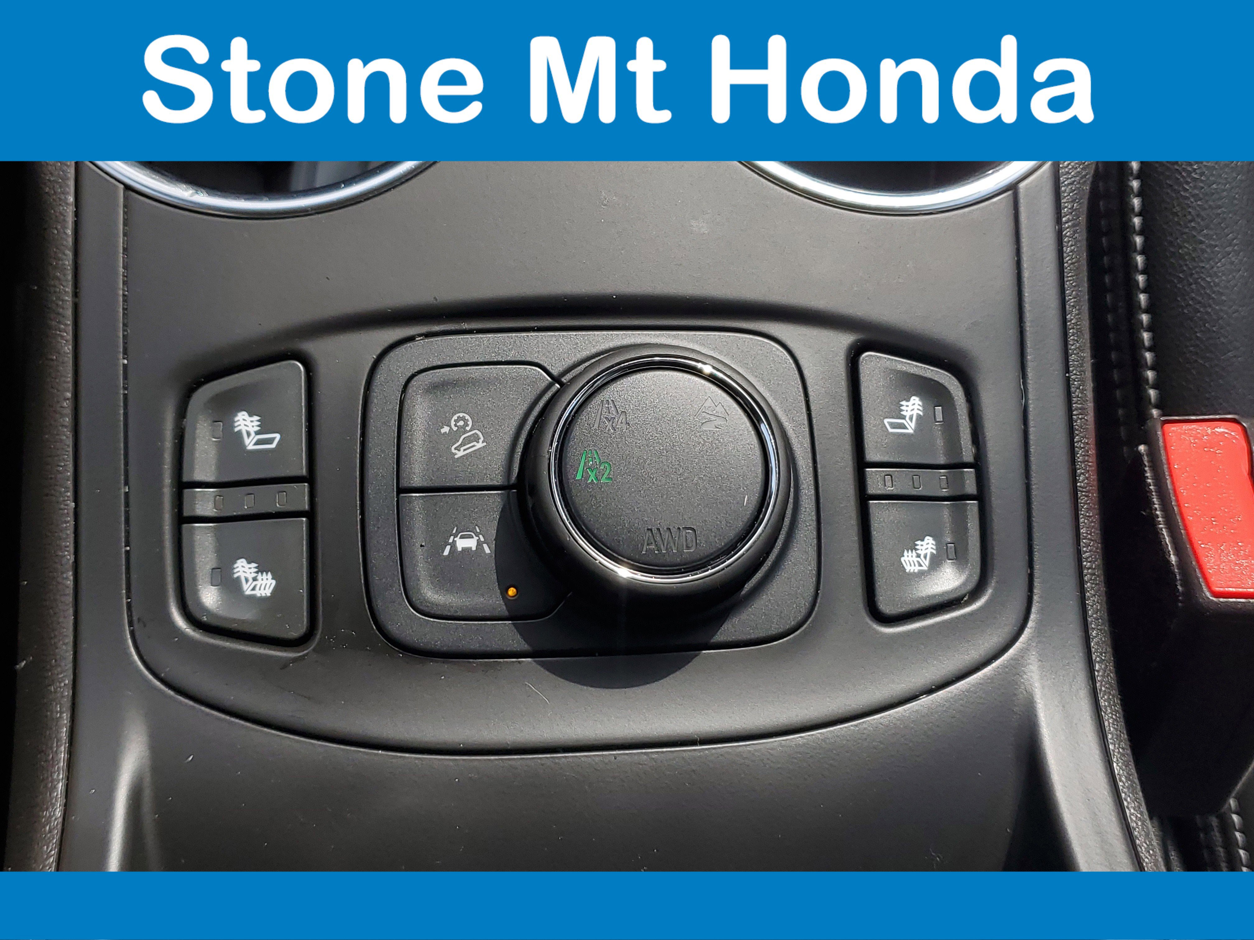 Used 2024 GMC Terrain SLT image 33