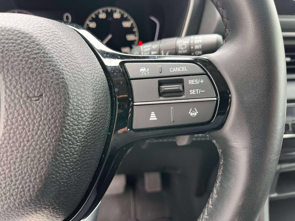 Used 2025 Honda Pilot Touring image 31