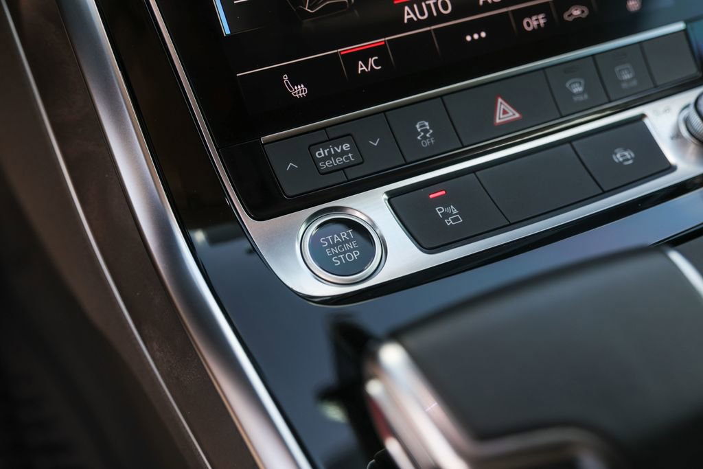 Used 2022 Audi Q8 Premium image 19