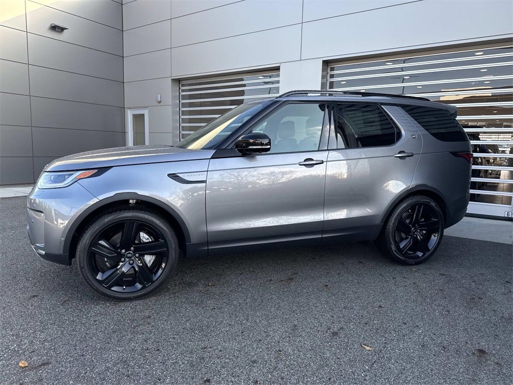New 2025 Land Rover Discovery S image 3