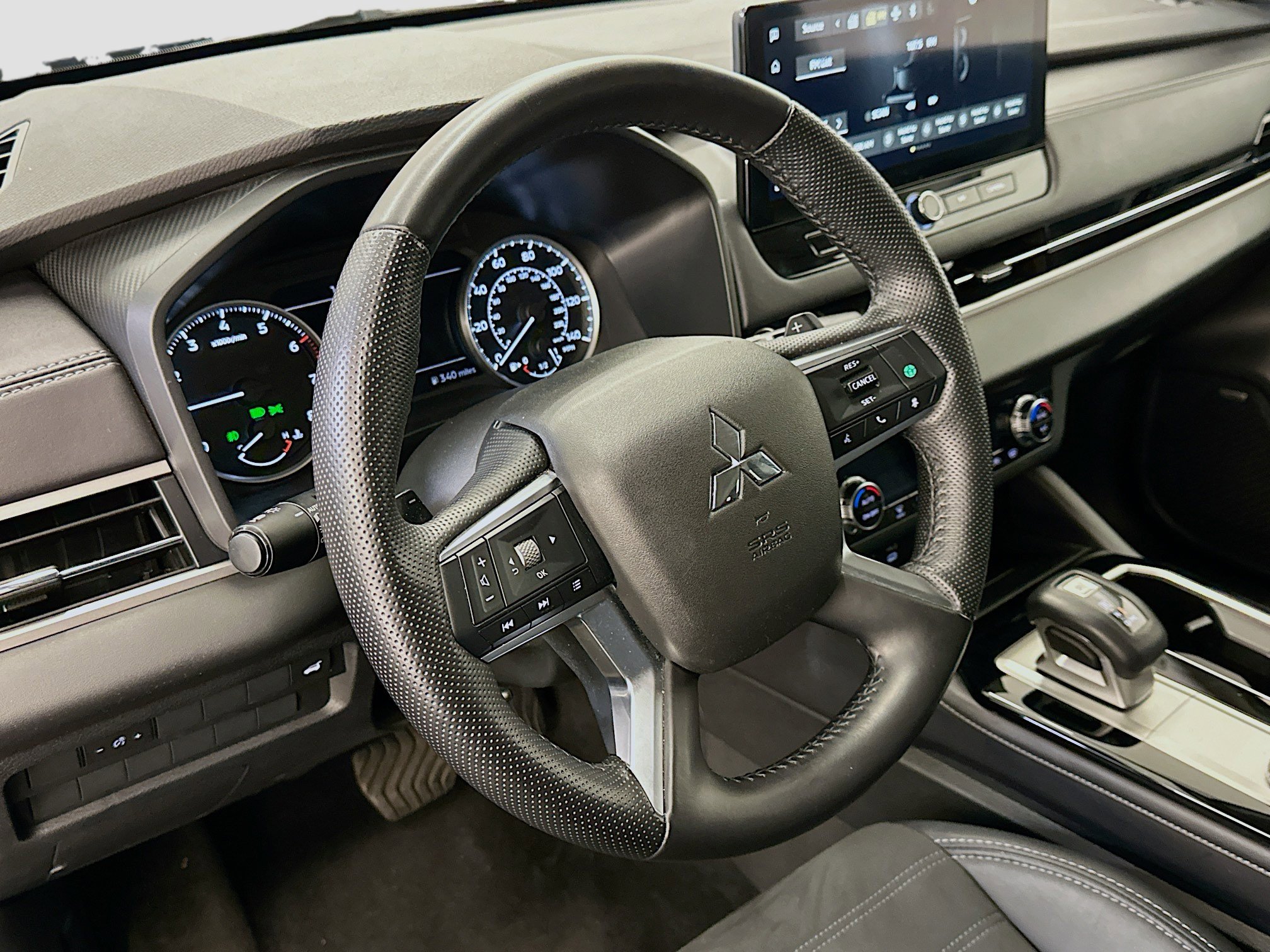 Used 2025 Mitsubishi Outlander SE image 18