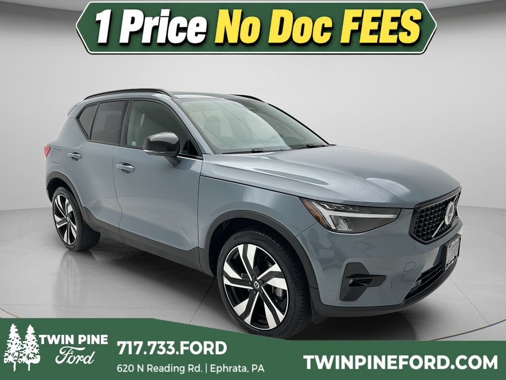 Used 2023 Volvo XC40 B5 Plus w/ Climate Package AWD/4WD image 1