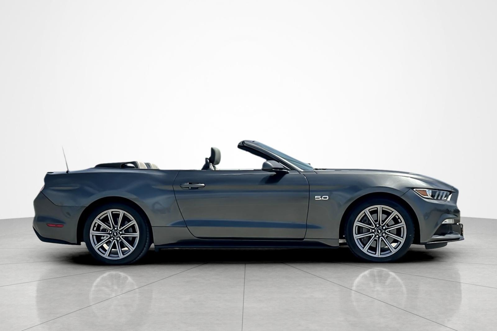 Used 2017 Ford Mustang GT Premium w/ Equipment Group 401A RWD image 6