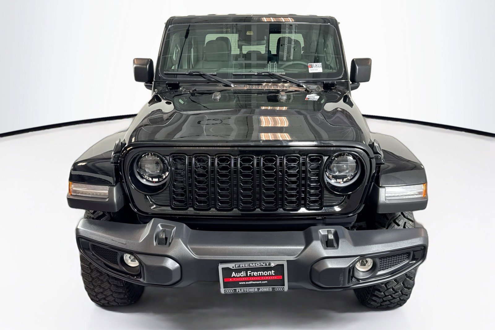 Used 2025 Jeep Gladiator Sport image 2