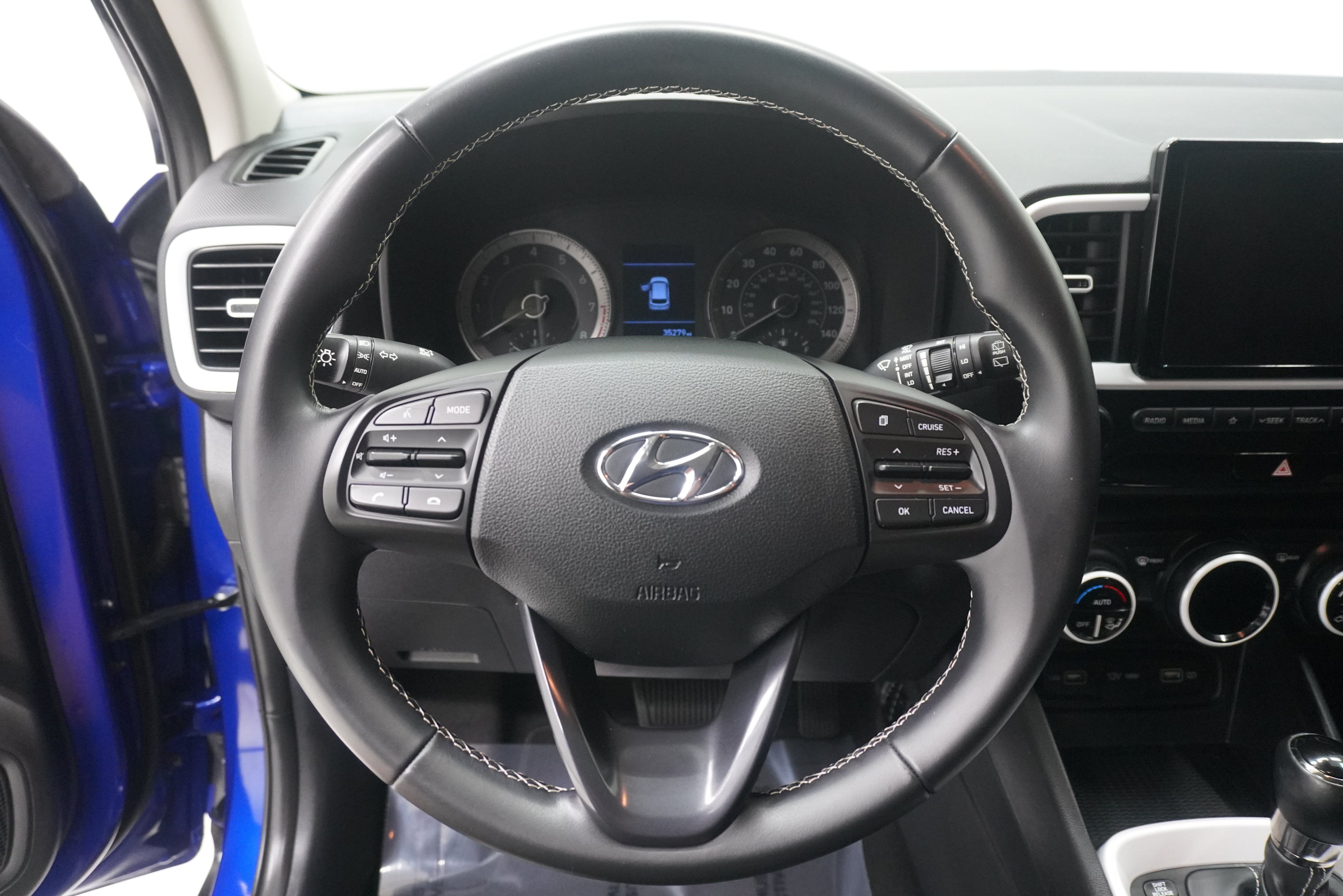 Used 2022 Hyundai Venue Limited FWD image 15