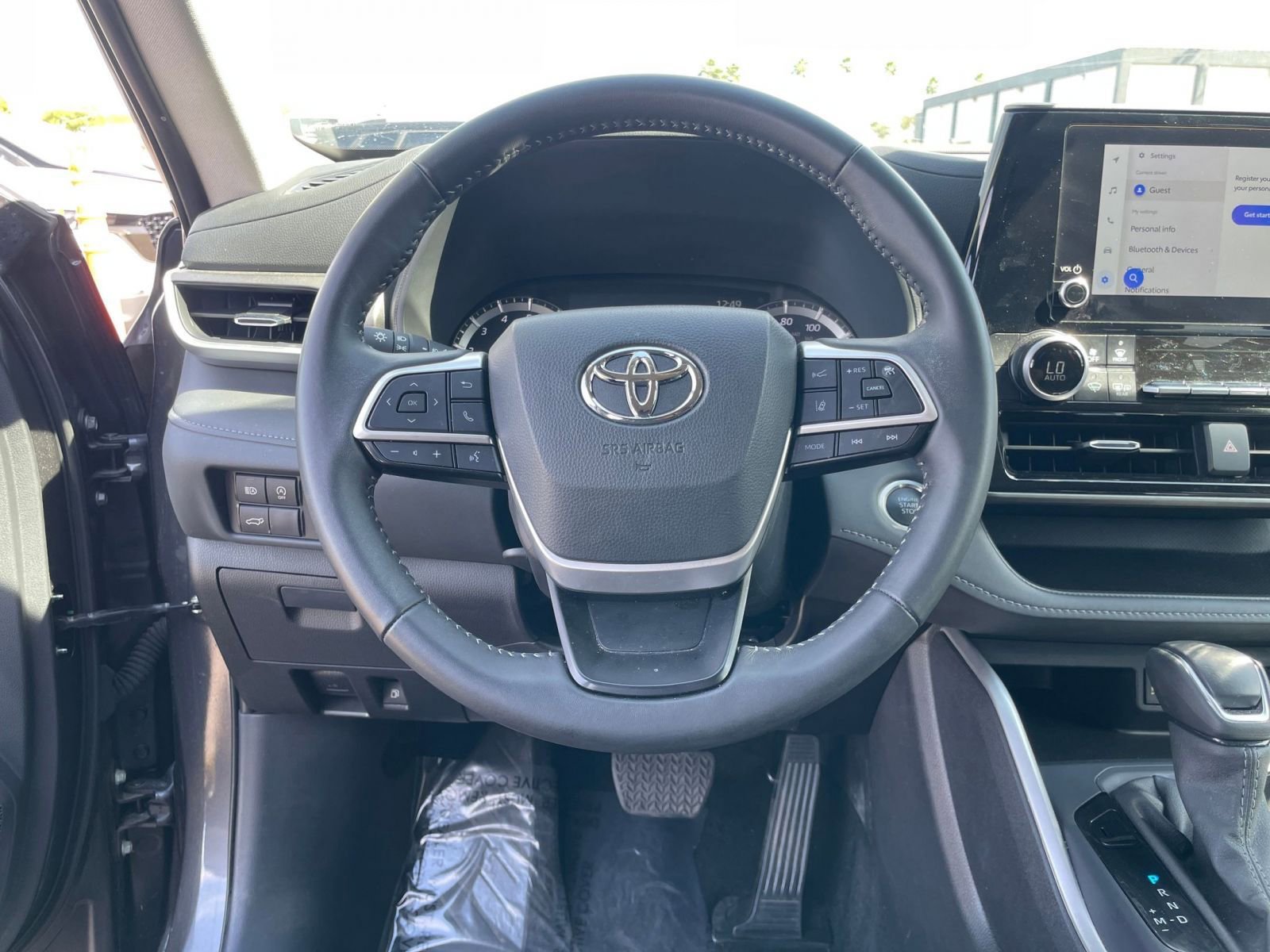 Used 2025 Toyota Highlander LE image 29